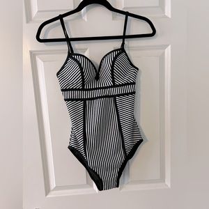 SPANX One Piece Swimsuit size 6